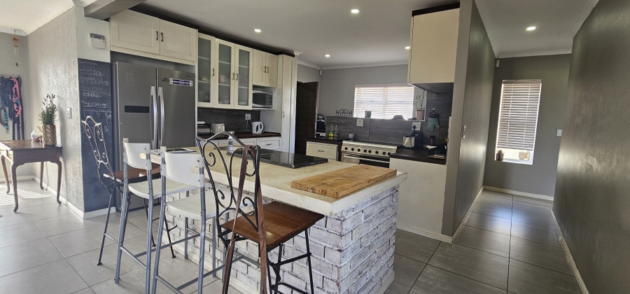 4 Bedroom Property for Sale in Country Club Western Cape